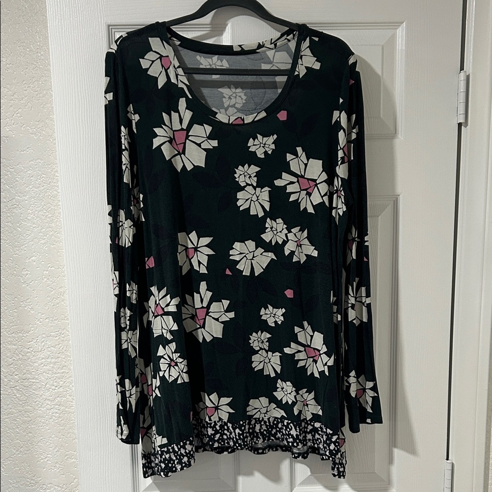 LOGO by Lori Goldstein Black Floral Long Sleeve Top